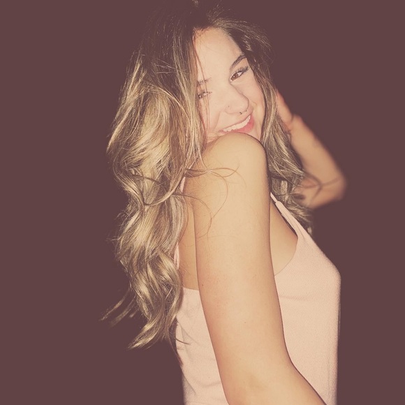 Meet your Posher, Ava - Picture 1 of 1